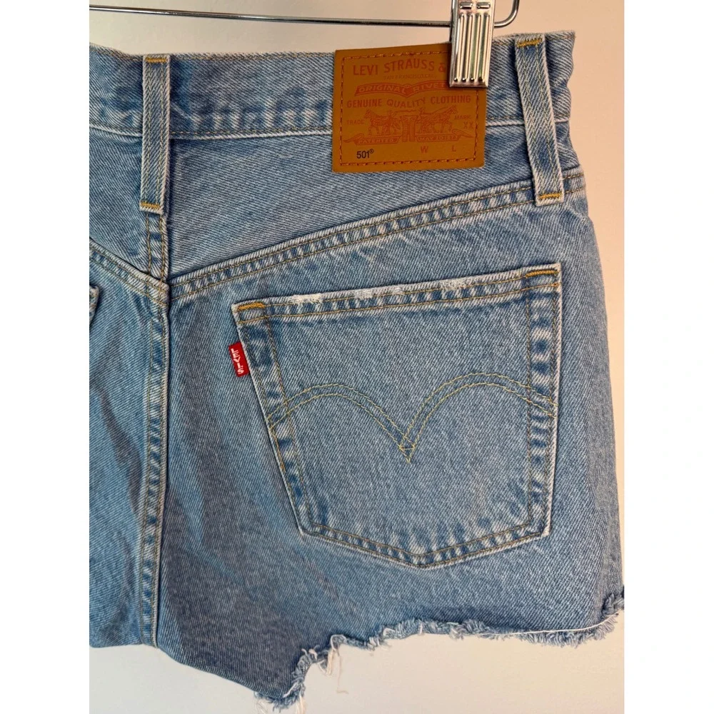 Levi's‎ 501 High Rise Cut Off Denim Shorts Womens 27 Light Mid Wash Button Fly